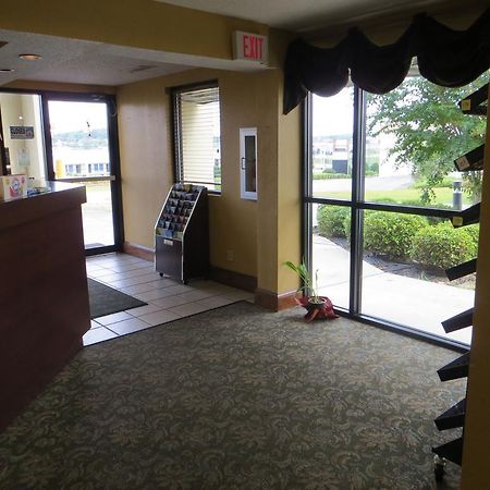 Budgetel Inn & Suites Macon Bagian luar foto