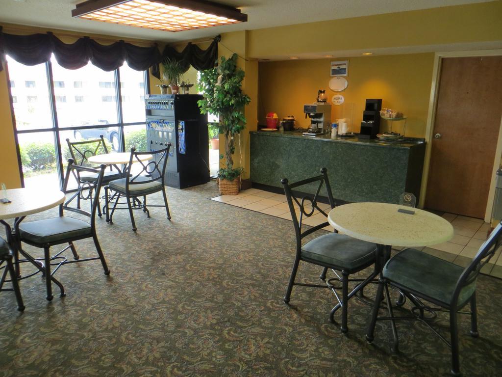 Budgetel Inn & Suites Macon Bagian luar foto
