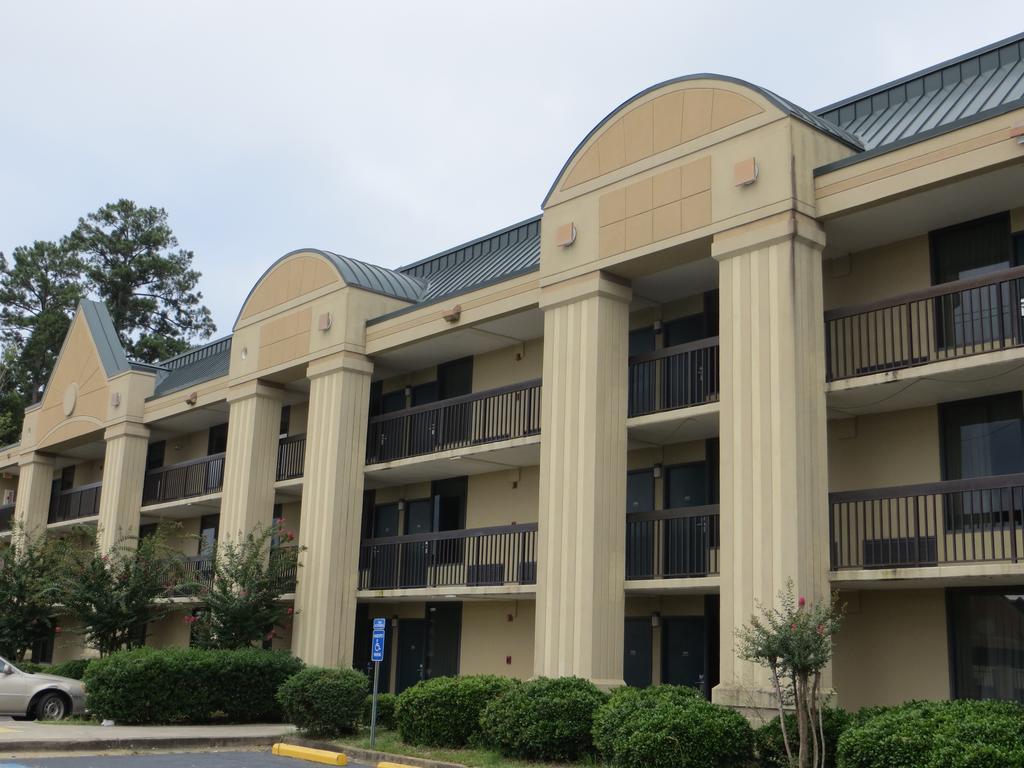 Budgetel Inn & Suites Macon Bagian luar foto