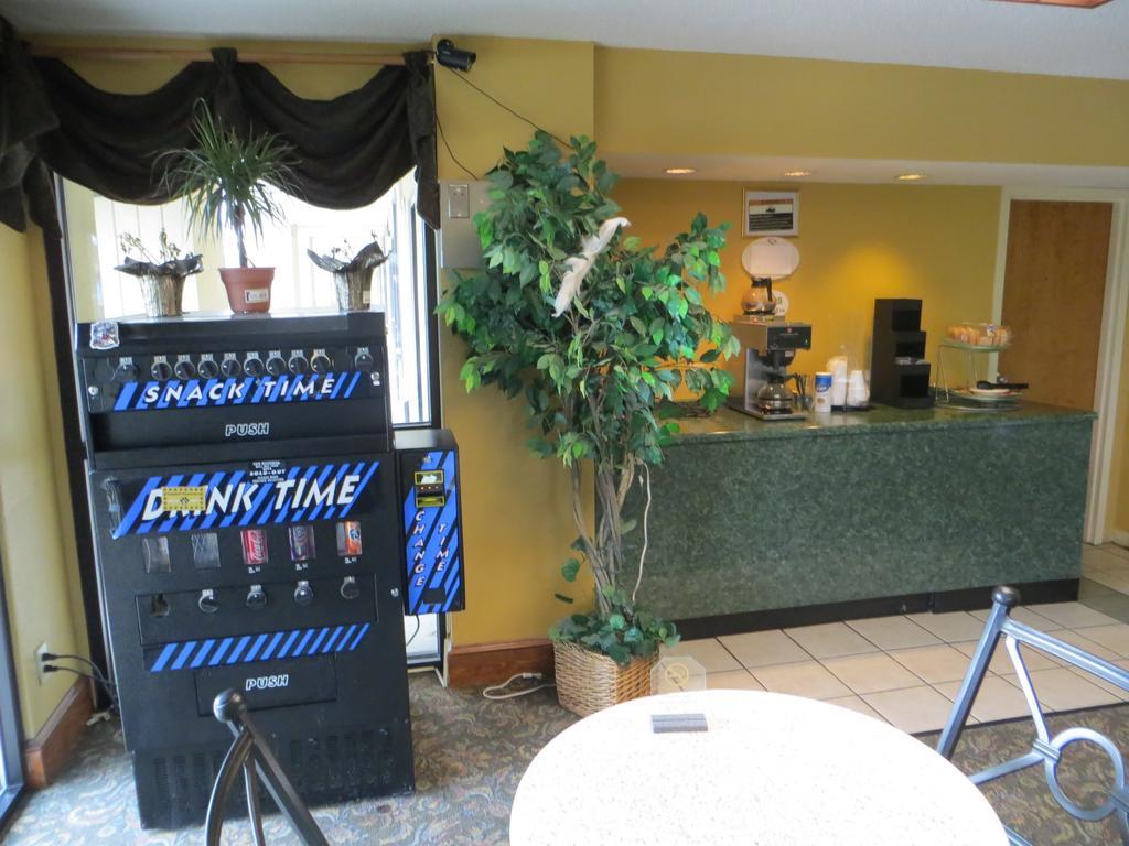 Budgetel Inn & Suites Macon Bagian luar foto
