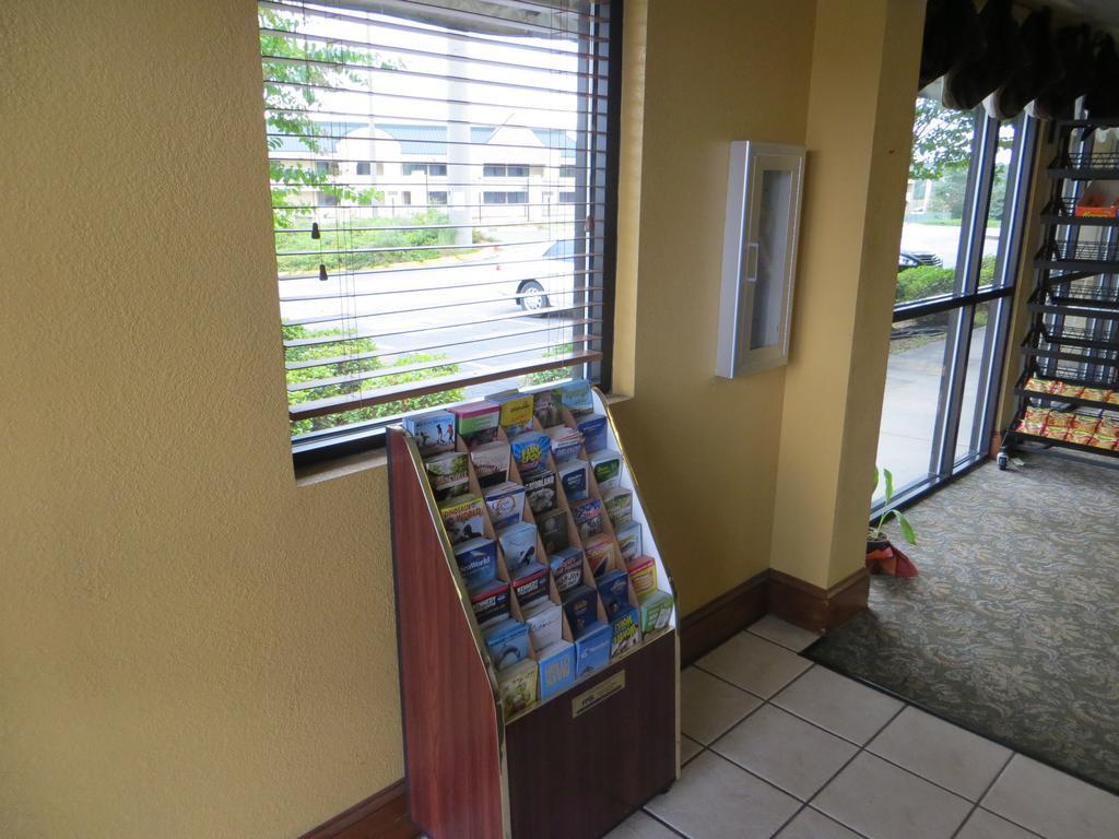 Budgetel Inn & Suites Macon Bagian luar foto