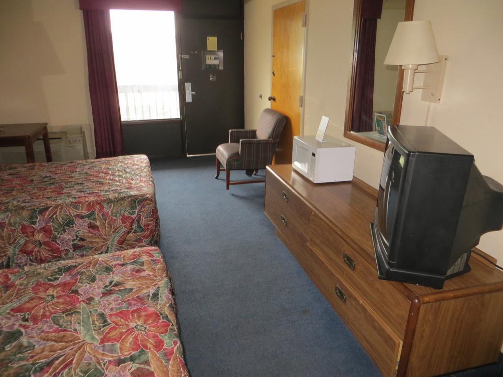 Budgetel Inn & Suites Macon Bagian luar foto