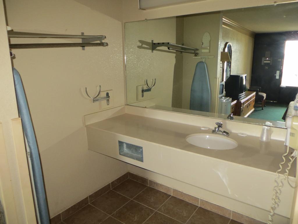 Budgetel Inn & Suites Macon Ruang foto
